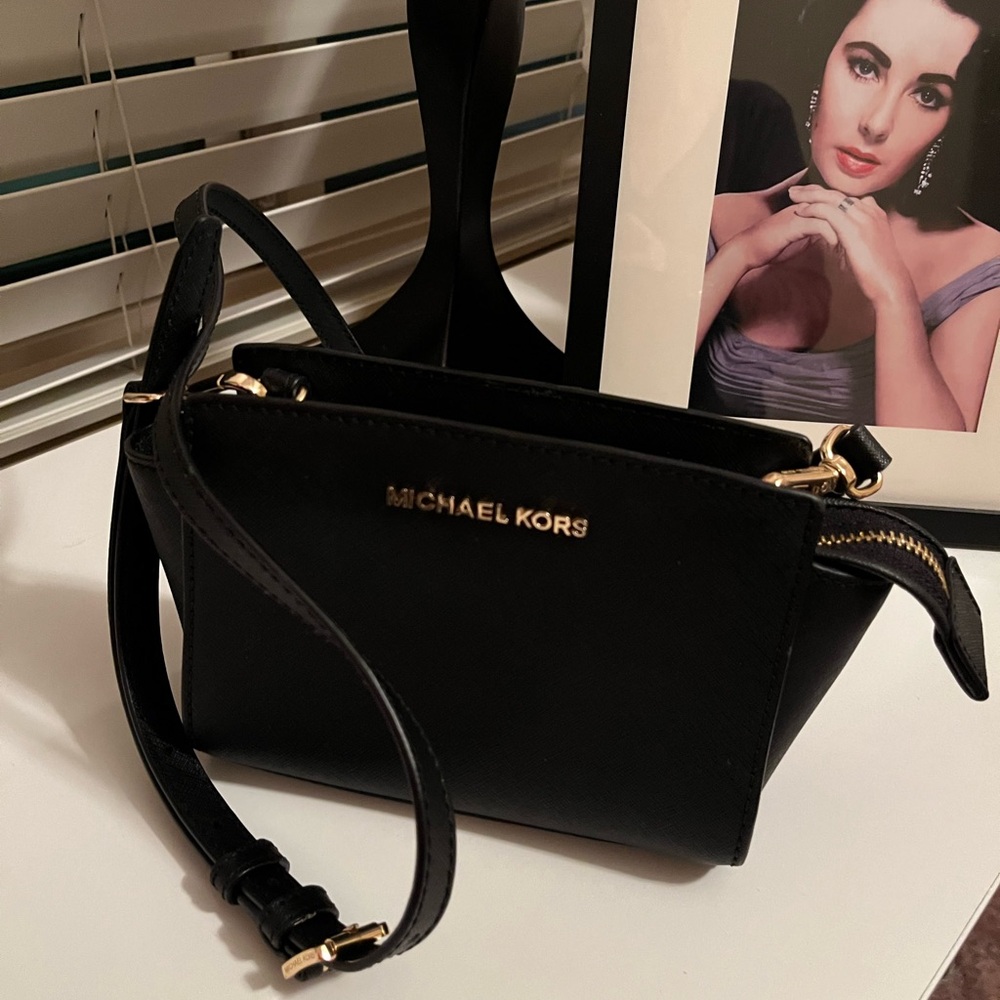 Michael Kors Crossbody Handbag.